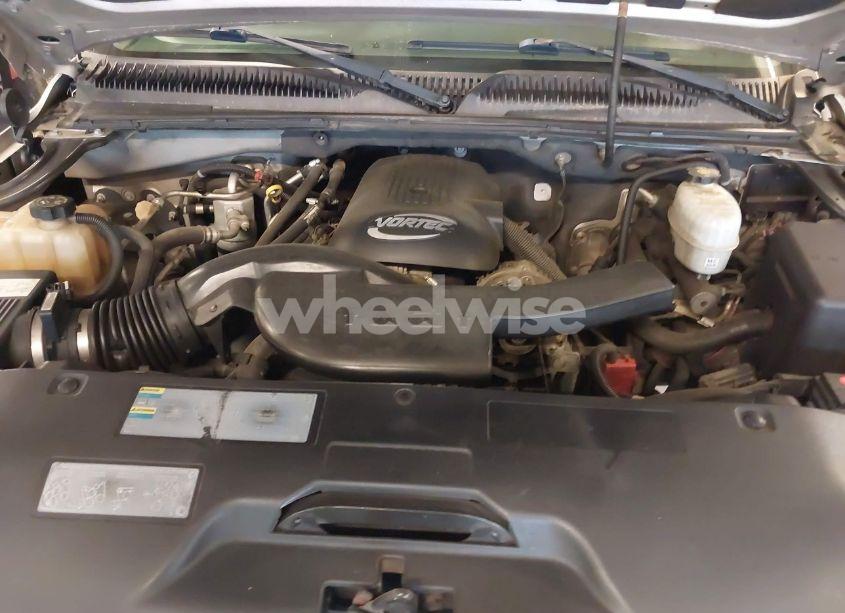 Photo 10 of 2005 Chevrolet Suburban 1500 LS (VIN 3GNEC16Z25G136603)