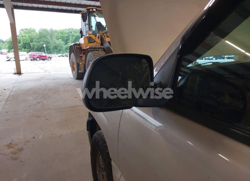 Photo 14 of 2005 Chevrolet Suburban 1500 LS (VIN 3GNEC16Z25G136603)