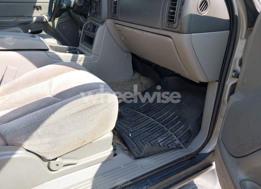 Photo 5 of 2005 Chevrolet Suburban 1500 LS (VIN 3GNEC16Z25G136603)