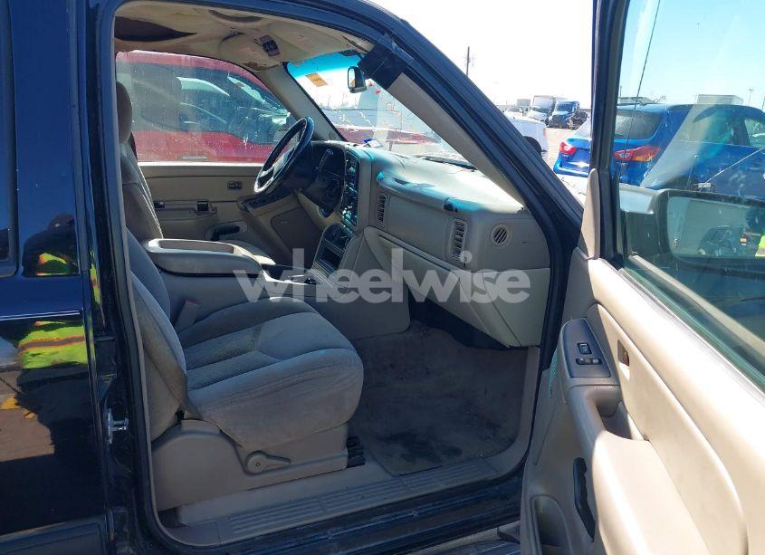 Photo 5 of 2005 Chevrolet Suburban 1500 LS (VIN 3GNEC16Z25G158598)