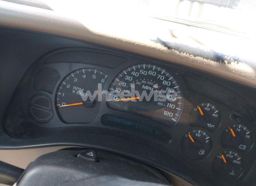 Photo 7 of 2005 Chevrolet Suburban 1500 LS (VIN 3GNEC16Z25G158598)