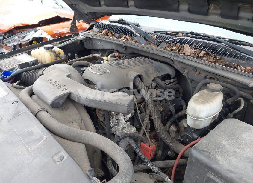 Photo 10 of 2004 Chevrolet Suburban 1500 LS (VIN 3GNEC16Z34G110624)