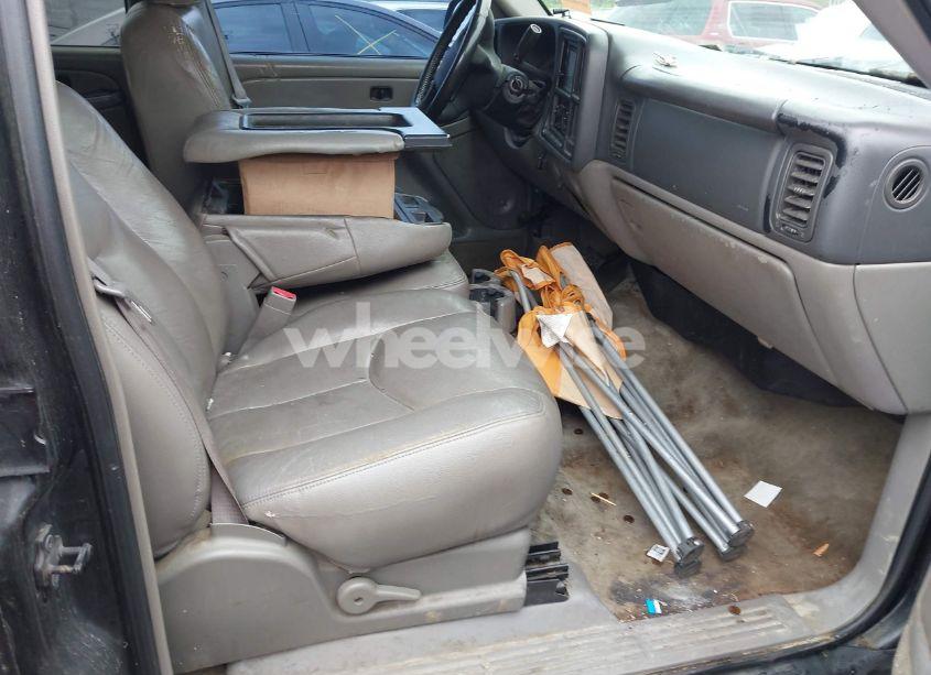 Photo 5 of 2004 Chevrolet Suburban 1500 LS (VIN 3GNEC16Z34G110624)