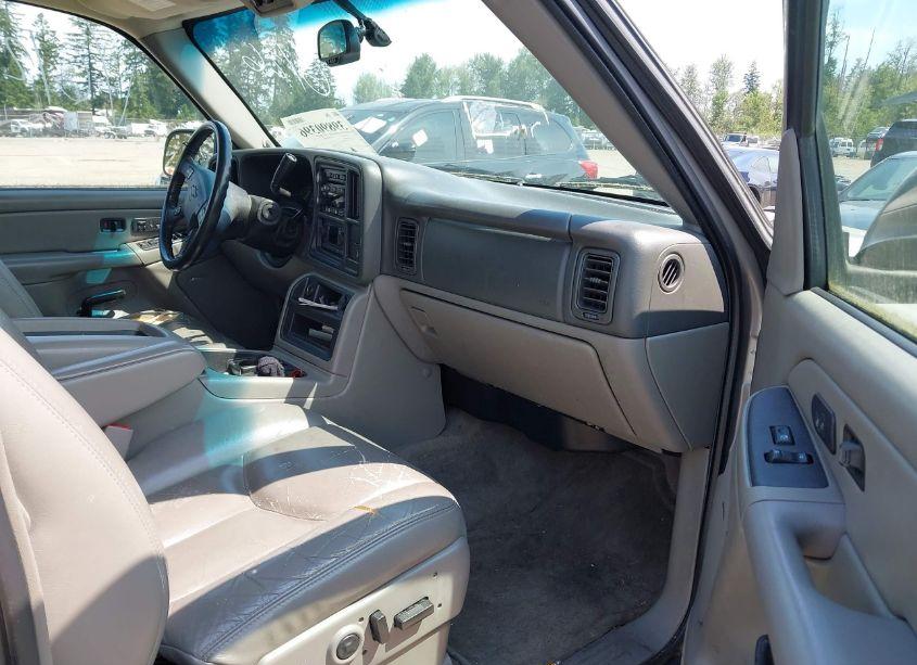 Photo 5 of 2005 Chevrolet Suburban 1500 LT (VIN 3GNEC16Z35G198964)