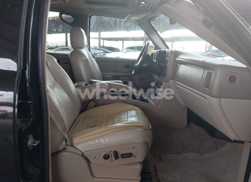 Photo 5 of 2005 Chevrolet Suburban 1500 LT (VIN 3GNEC16Z35G295761)