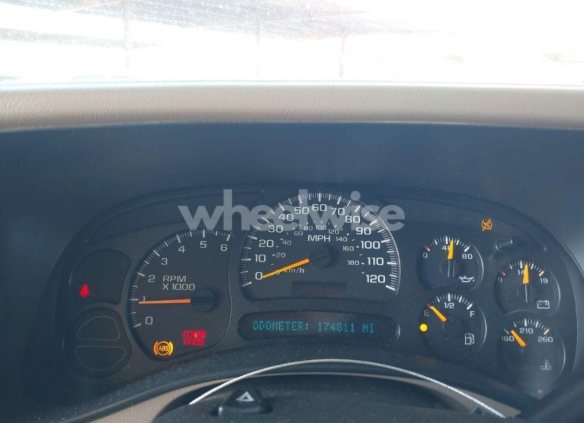 Photo 7 of 2005 Chevrolet Suburban 1500 LT (VIN 3GNEC16Z35G295761)