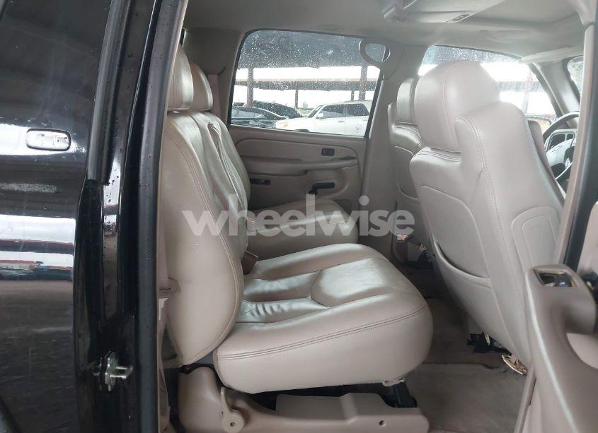 Photo 8 of 2005 Chevrolet Suburban 1500 LT (VIN 3GNEC16Z35G295761)