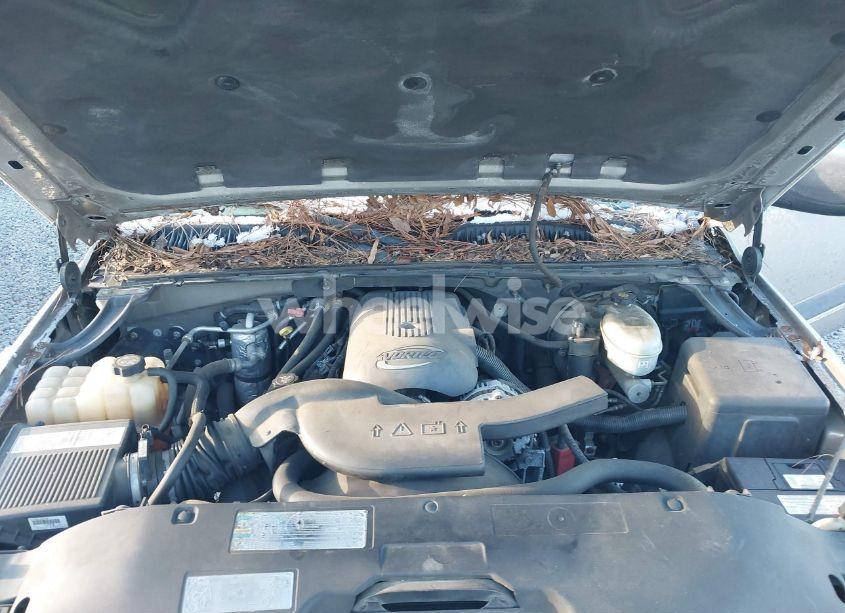 Photo 10 of 2003 Chevrolet Suburban 1500 LS (VIN 3GNEC16Z43G109853)