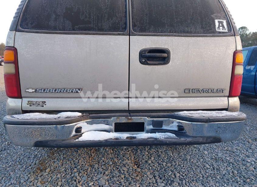 Photo 6 of 2003 Chevrolet Suburban 1500 LS (VIN 3GNEC16Z43G109853)