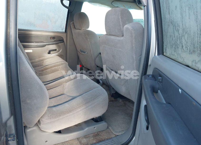 Photo 8 of 2003 Chevrolet Suburban 1500 LS (VIN 3GNEC16Z43G109853)