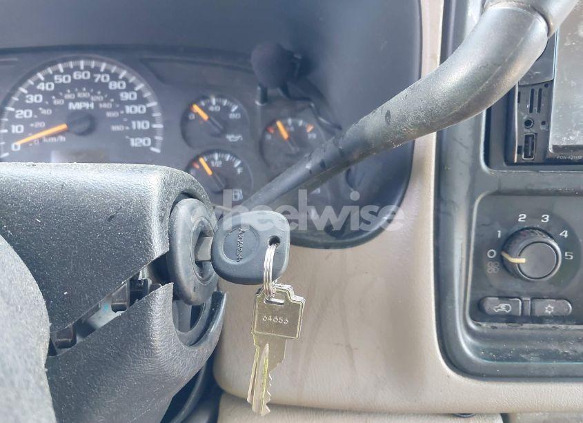 Photo 11 of 2003 Chevrolet Suburban 1500 LS (VIN 3GNEC16Z43G155599)