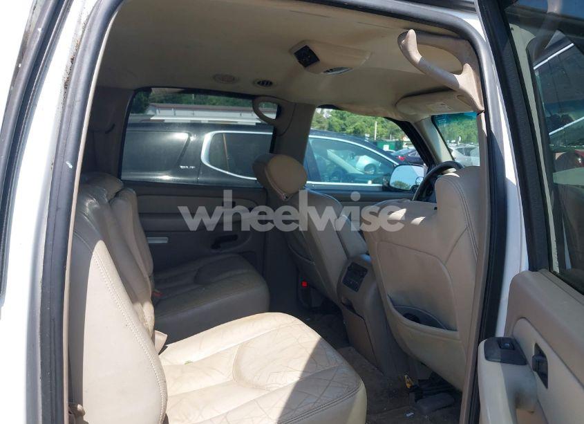 Photo 8 of 2003 Chevrolet Suburban 1500 LS (VIN 3GNEC16Z43G155599)