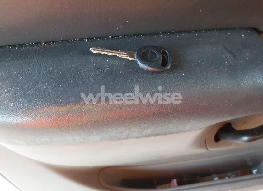 Photo 11 of 2003 Chevrolet Suburban 1500 LS (VIN 3GNEC16Z43G341045)