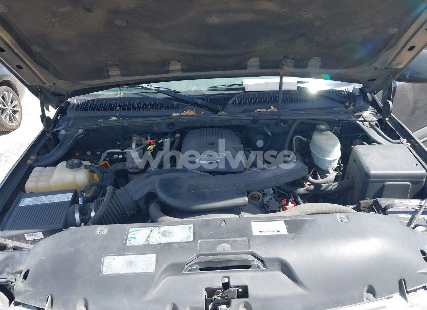 Photo 10 of 2004 Chevrolet Suburban 1500 LT (VIN 3GNEC16Z44G153093)