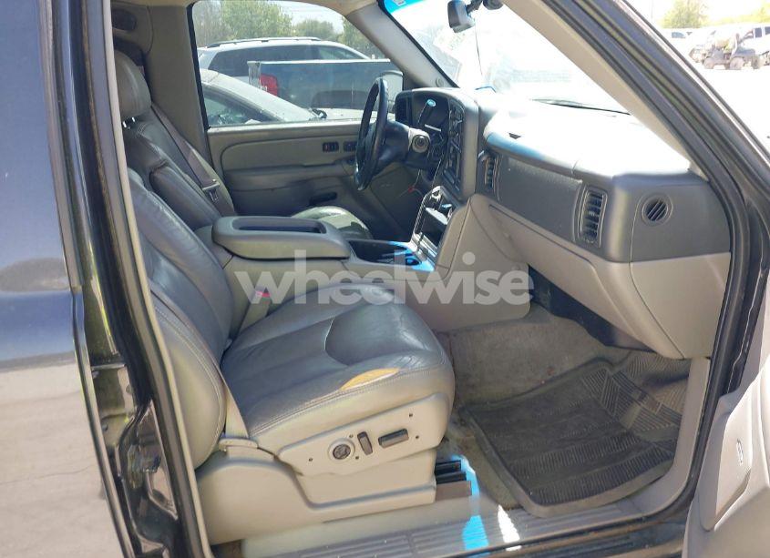 Photo 5 of 2004 Chevrolet Suburban 1500 LT (VIN 3GNEC16Z44G153093)