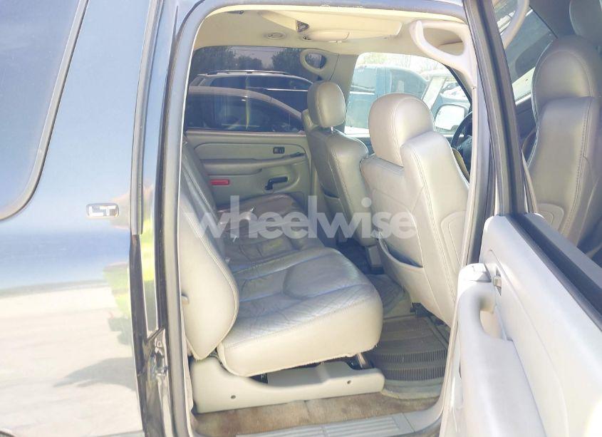 Photo 8 of 2004 Chevrolet Suburban 1500 LT (VIN 3GNEC16Z44G153093)