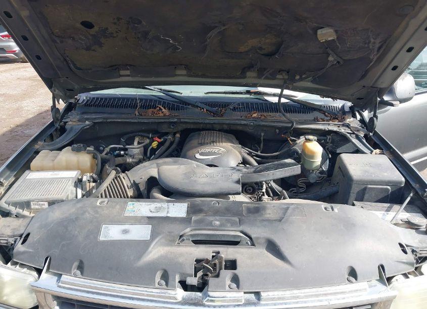 Photo 10 of 2002 Chevrolet Suburban 1500 LT (VIN 3GNEC16Z52G305430)