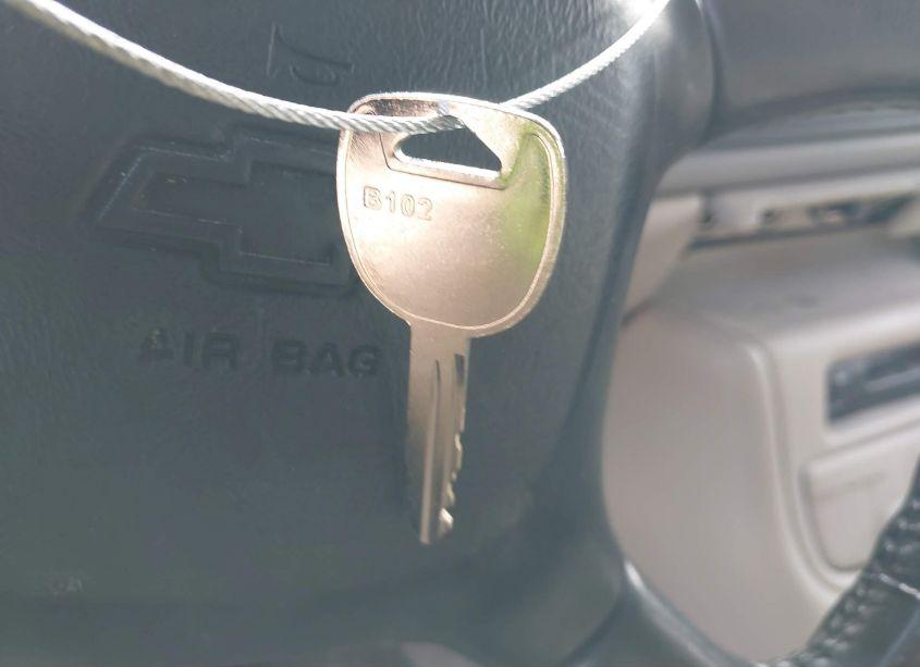 Photo 11 of 2002 Chevrolet Suburban 1500 LT (VIN 3GNEC16Z52G305430)