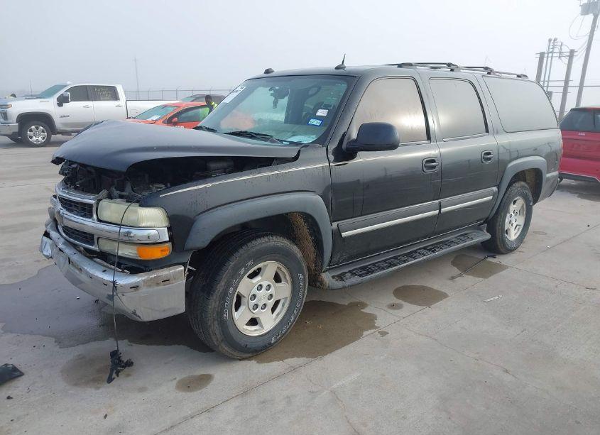 Photo 2 of 2004 Chevrolet Suburban 1500 LS (VIN 3GNEC16Z54G205203)