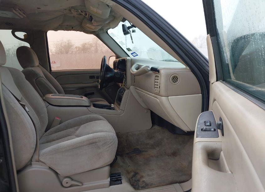 Photo 5 of 2004 Chevrolet Suburban 1500 LS (VIN 3GNEC16Z54G205203)