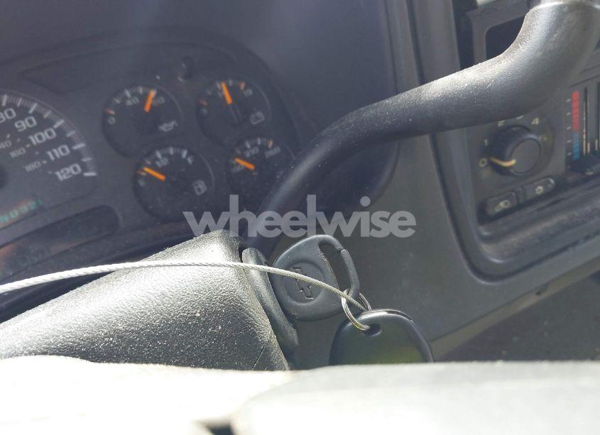 Photo 11 of 2005 Chevrolet Suburban 1500 LS (VIN 3GNEC16Z55G160622)