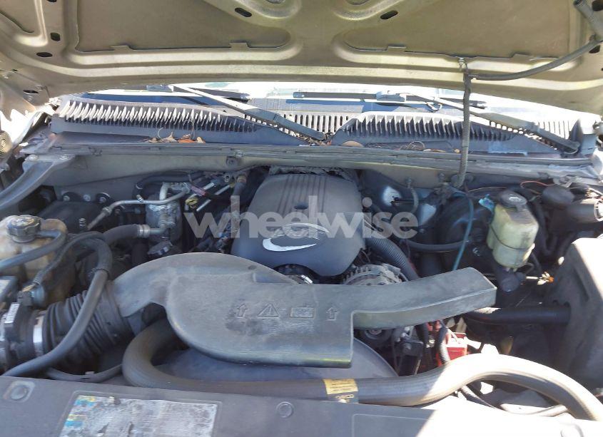 Photo 10 of 2002 Chevrolet Suburban 1500 LT (VIN 3GNEC16Z62G347203)