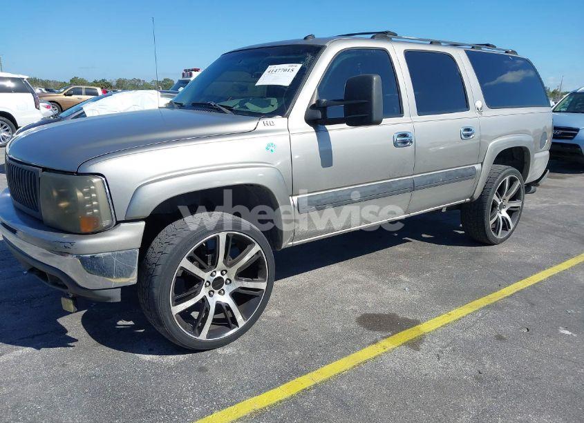 Photo 2 of 2002 Chevrolet Suburban 1500 LT (VIN 3GNEC16Z62G347203)