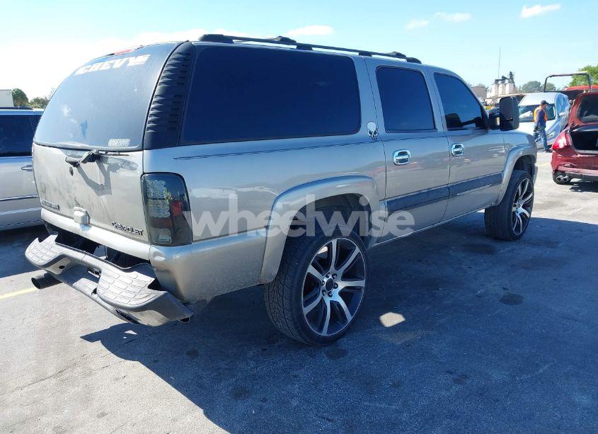 Photo 4 of 2002 Chevrolet Suburban 1500 LT (VIN 3GNEC16Z62G347203)