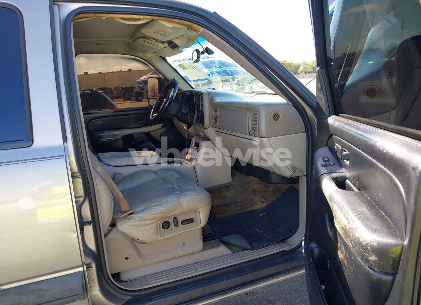 Photo 5 of 2002 Chevrolet Suburban 1500 LT (VIN 3GNEC16Z62G347203)