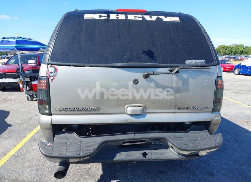 Photo 6 of 2002 Chevrolet Suburban 1500 LT (VIN 3GNEC16Z62G347203)