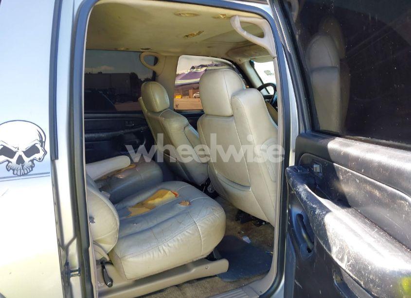 Photo 8 of 2002 Chevrolet Suburban 1500 LT (VIN 3GNEC16Z62G347203)