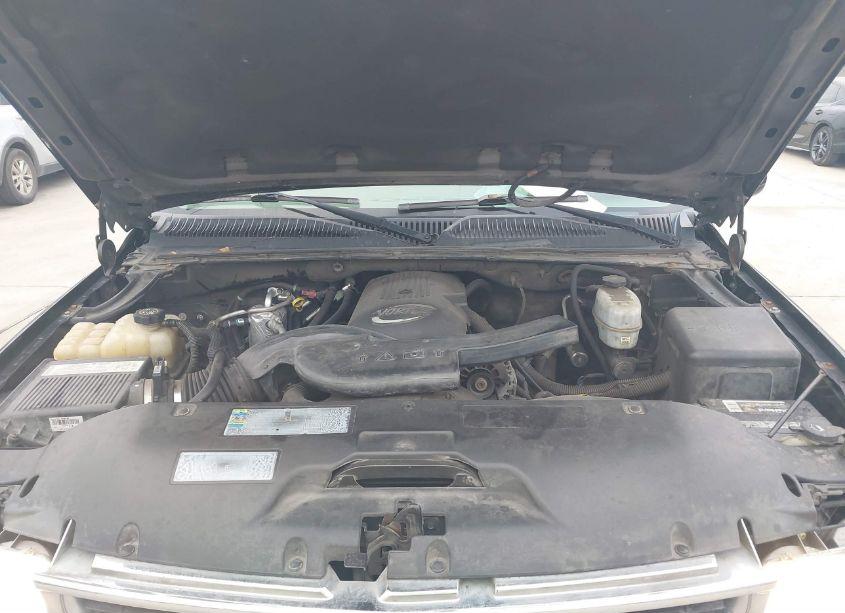 Photo 10 of 2004 Chevrolet Suburban 1500 LT (VIN 3GNEC16Z64G113436)