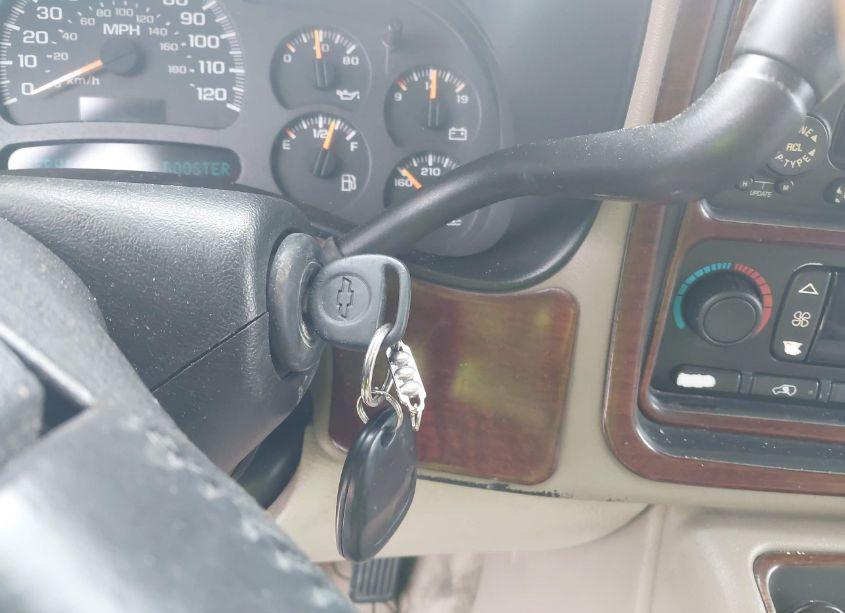 Photo 11 of 2004 Chevrolet Suburban 1500 LT (VIN 3GNEC16Z64G113436)