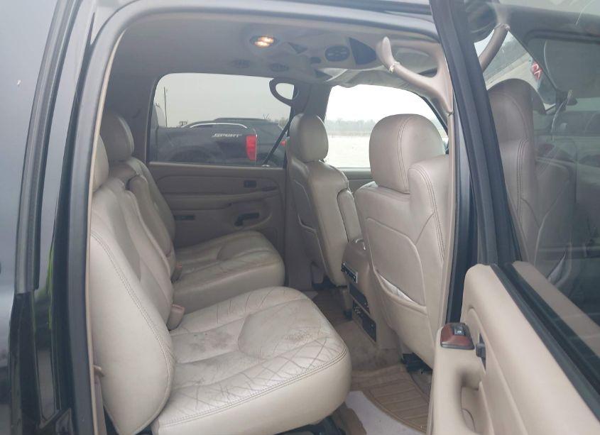 Photo 8 of 2004 Chevrolet Suburban 1500 LT (VIN 3GNEC16Z64G113436)