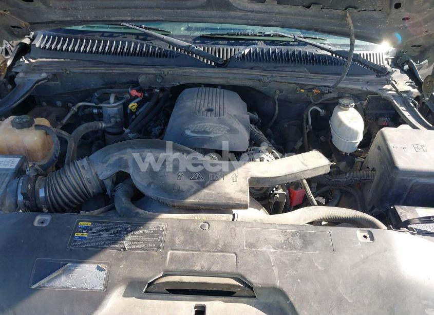 Photo 10 of 2004 Chevrolet Suburban 1500 LS (VIN 3GNEC16Z64G205467)