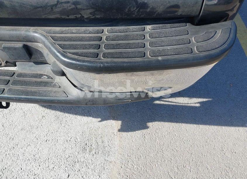 Photo 6 of 2004 Chevrolet Suburban 1500 LS (VIN 3GNEC16Z64G205467)