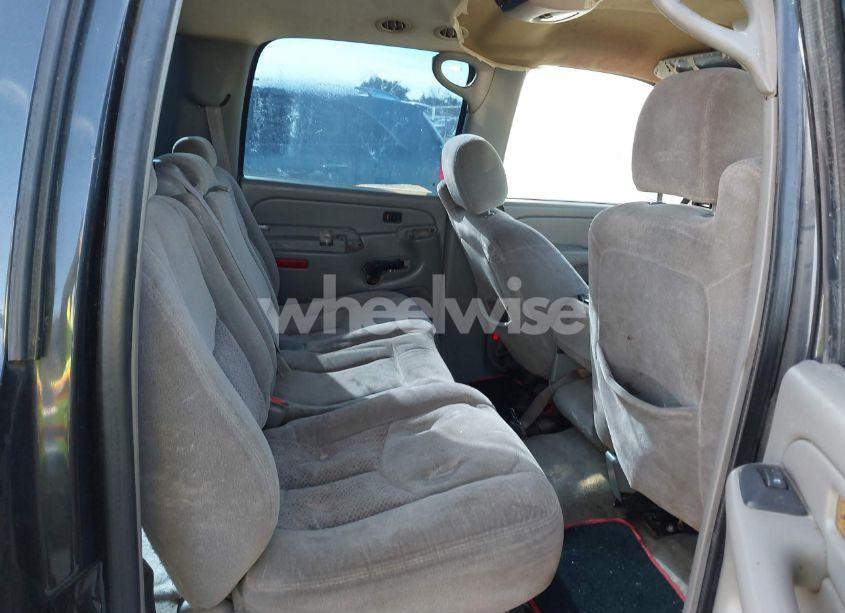 Photo 8 of 2004 Chevrolet Suburban 1500 LS (VIN 3GNEC16Z64G205467)