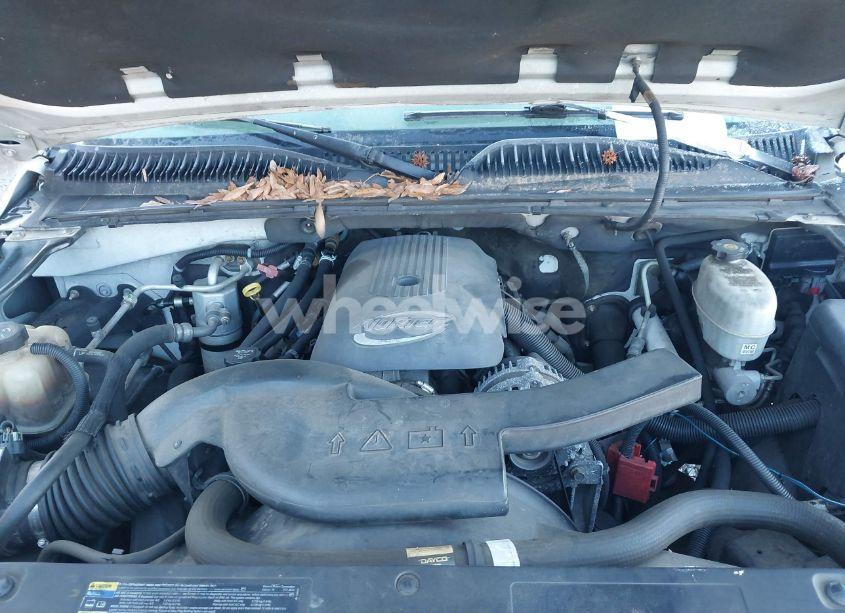 Photo 10 of 2004 Chevrolet Suburban 1500 LS (VIN 3GNEC16Z64G259156)