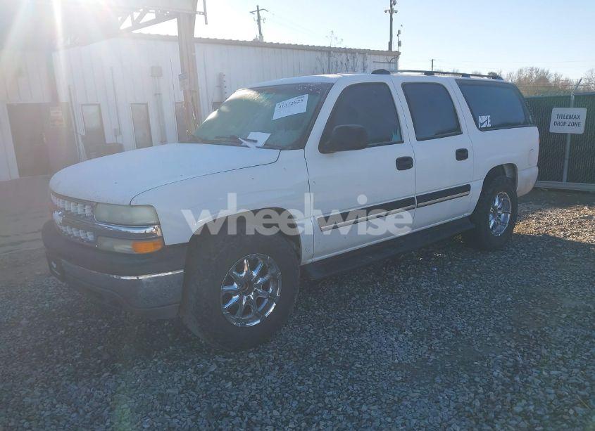 Photo 2 of 2004 Chevrolet Suburban 1500 LS (VIN 3GNEC16Z64G259156)