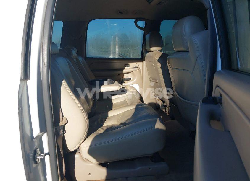 Photo 8 of 2004 Chevrolet Suburban 1500 LS (VIN 3GNEC16Z64G259156)