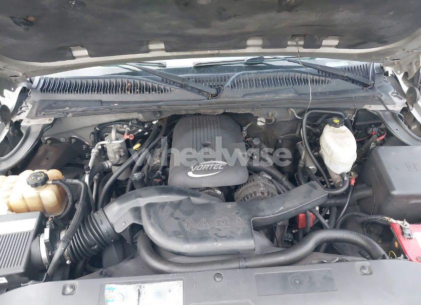 Photo 10 of 2004 Chevrolet Suburban 1500 LT (VIN 3GNEC16Z64G300451)