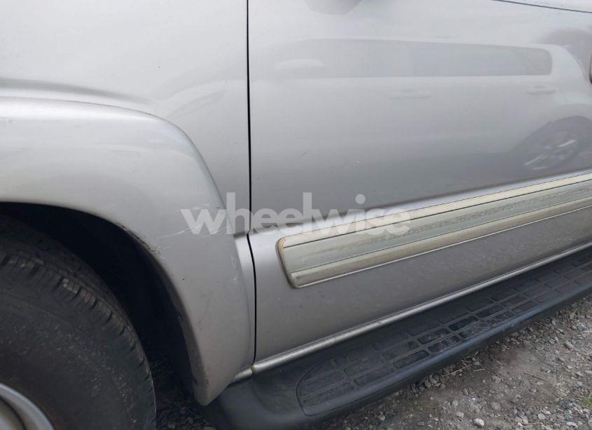 Photo 16 of 2004 Chevrolet Suburban 1500 LT (VIN 3GNEC16Z64G300451)