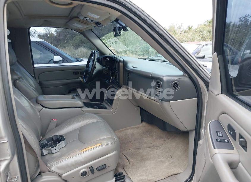 Photo 5 of 2004 Chevrolet Suburban 1500 LT (VIN 3GNEC16Z64G300451)