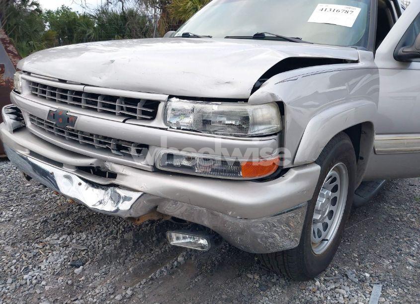 Photo 6 of 2004 Chevrolet Suburban 1500 LT (VIN 3GNEC16Z64G300451)