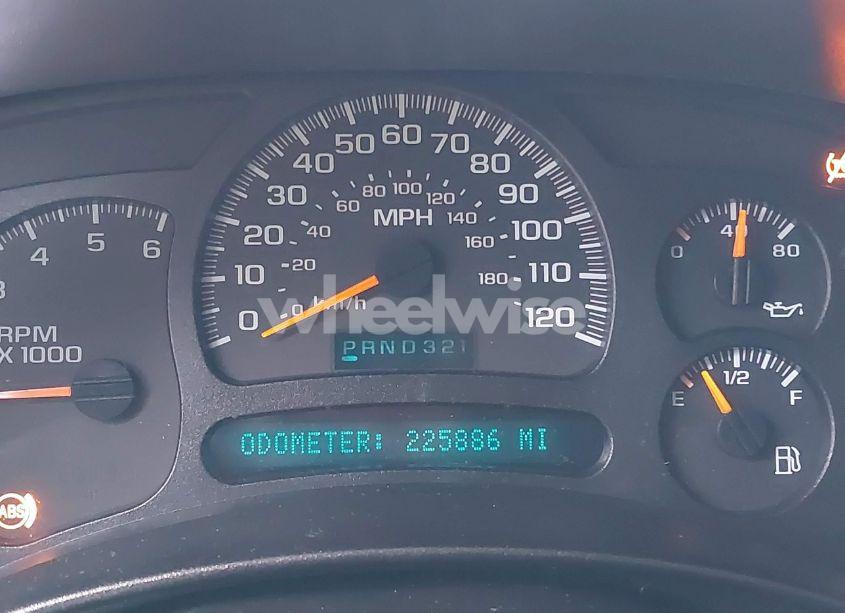 Photo 7 of 2004 Chevrolet Suburban 1500 LT (VIN 3GNEC16Z64G300451)