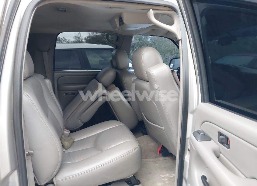 Photo 8 of 2004 Chevrolet Suburban 1500 LT (VIN 3GNEC16Z64G300451)