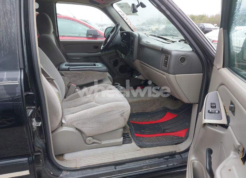 Photo 5 of 2005 Chevrolet Suburban 1500 LS (VIN 3GNEC16Z65G152920)