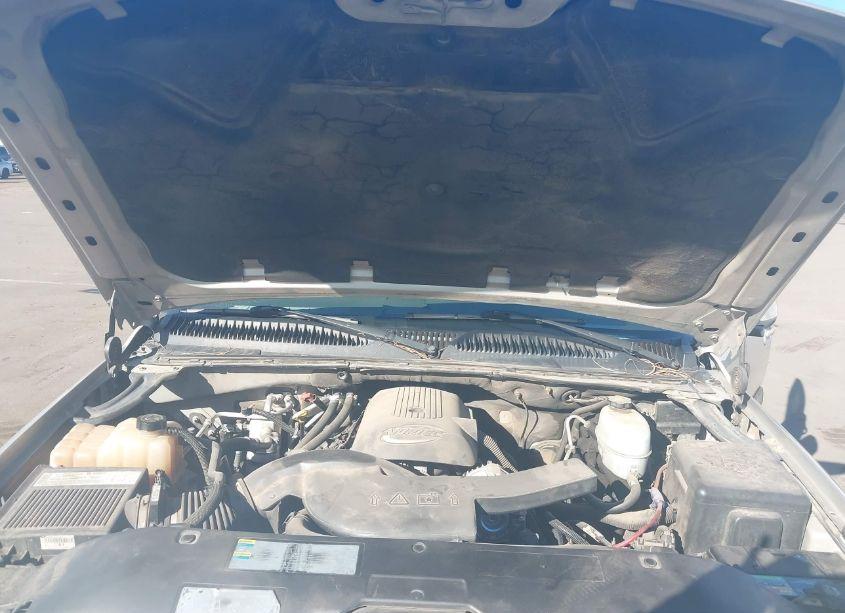 Photo 10 of 2005 Chevrolet Suburban 1500 LT (VIN 3GNEC16Z65G157020)