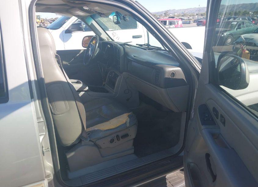 Photo 5 of 2005 Chevrolet Suburban 1500 LT (VIN 3GNEC16Z65G157020)