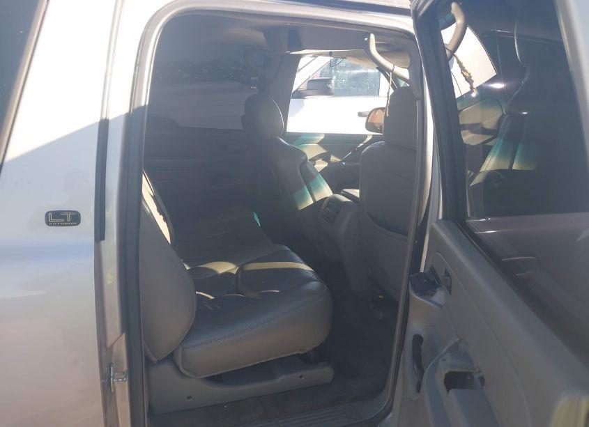 Photo 8 of 2005 Chevrolet Suburban 1500 LT (VIN 3GNEC16Z65G157020)